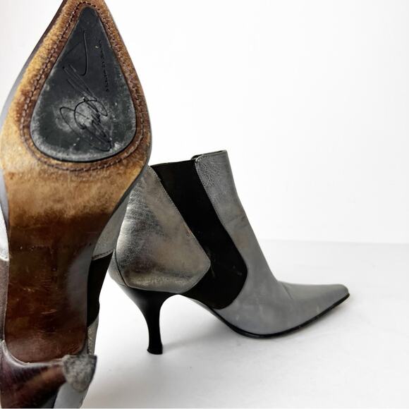 SZ 8 Narrow Donald J. Pliner Silver Pewter Ankle Booties - Picture 6 of 7